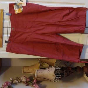 Lee's Burgundy Cotton Capris